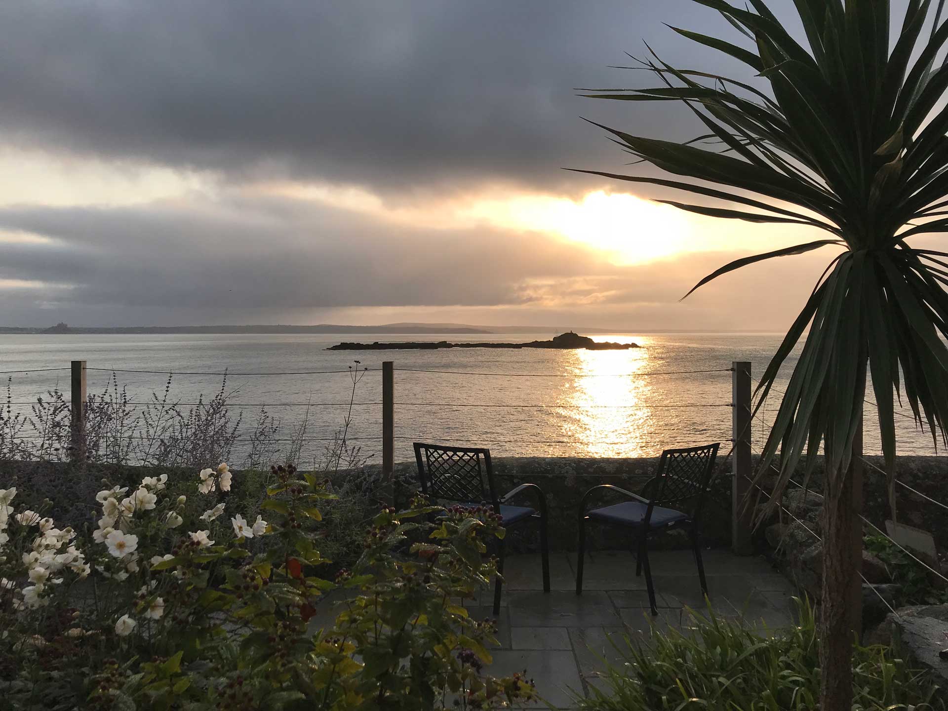 sunset at rent luxury cottage cornwall